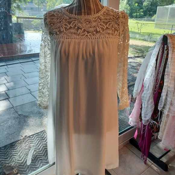 Chiffon and lace white dress - Picture 1 of 8